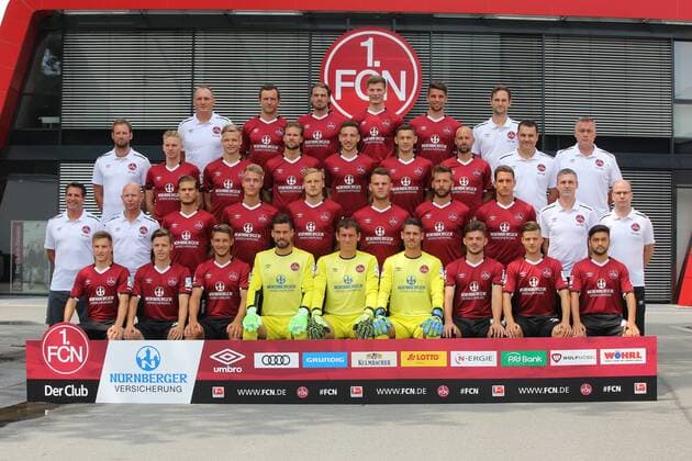 21.07.2016 - 1. FC Nürnberg FCN - 2. Fußball Bundesliga BL - Saison 2016 2017 - Fototermin Mannschaftsfoto Teamfoto Portättermin - MWei - Adam Matysek (Torwarttrainer 1.FC Nürnberg FCN ) Even Hovland (3, 1.FC Nürnberg FCN ) Dave Bulthuis (4, 1.FC Nürnberg FCN ) Patrick Erras (29, 1. FC Nürnberg FCN ) Lukas Mühl (28, 1. FC Nürnberg FCN ) Sascha Rurainski (Physiotherapeur 1.FC Nürnberg FCN ) dritte Reihe von links : Tobias Dippert (Athletik- und Reha-Trainer 1.FC Nürnberg FCN ) Willi Evseev (21, 1. FC Nürnberg FCN ) Philipp Hercher (27, 1. FC Nürnberg FCN ) Tobias Kempe (10, 1. FC Nürnberg FCN ) Kevin Möhwald Moehwald (14, 1. FC Nürnberg FCN ) Laszlo Sepsi (6, 1. FC Nürnberg FCN ) Miso Brecko (2, 1. FC Nürnberg FCN ) Gubov Milan (Physiotherapeut 1.FC Nürnberg FCN ) Markus Zeyer (Physiotherapeut 1.FC Nürnberg FCN ) zweite Reihe von links : Alois Schwartz (Trainer 1.FC Nürnberg FCN ) Manuel Klökler (Co-Trainer 1.FC Nürnberg FCN ) Rurik Gislason (19, 1. FC Nürnberg FCN ) Ondrej Petrak (31, 1.FC Nürnberg FCN ) Hanno Behrens (18, 1. FC Nürnberg FCN ) Eduard Löwen (5, 1. FC Nürnberg FCN ) Guido Burgstaller (9, 1.FC Nürnberg FCN ) Georg Margreitter (33, 1. FC Nürnberg FCN ) Marko Riegel (Zeugwart 1.FC Nürnberg FCN ) Dr. Matthias Brem (Team-Arzt 1.FC Nürnberg FCN ) vorne von links : Dennis Lippert (13, 1. FC Nürnberg FCN ) Patrick Kammerbauer (39, 1.FC Nürnberg FCN ) Jakub Sylvestr (11, 1.FC Nürnberg FCN ) Thorsten Kirschbaum (26, 1. FC Nürnberg FCN ) Raphael Schäfer Schaefer (1, 1.FC Nürnberg FCN ) Patrick Rakovsky (22, 1.FC Nürnberg FCN ) Tim Leibold (23, 1. FC Nürnberg FCN ) Ivan Knezevic (7, 1. FC Nürnberg FCN ) Mike Ott (8, 1.FC Nürnberg FCN )