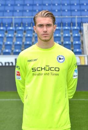 22.07.2016, Fussball, 2. LIGA, Saison 2016 2017, SCHÜCO-ARENA, BIELEFELD Fußball, GER, 2.BL, Portraittermin 2016 2017, Arminia Bielefeld Nikolai Rehnen (Arminia Bielefeld), Aktion, Einzelbild, Hoch, Portrait