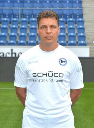 22.07.2016, Fussball, 2. LIGA, Saison 2016 2017, SCHÜCO-ARENA, BIELEFELD Fußball, GER, 2.BL, Portraittermin 2016 2017, Arminia Bielefeld Uwe Speidel (Co-Trainer Arminia Bielefeld), Aktion, Einzelbild, Hoch, Co-Trainer, Assistenztrainer
