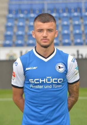 22.07.2016, Fussball, 2. LIGA, Saison 2016 2017, SCHÜCO-ARENA, BIELEFELD Fußball, GER, 2.BL, Portraittermin 2016 2017, Arminia Bielefeld Keanu Staude (Arminia Bielefeld), Aktion, Einzelbild, Hoch, Portrait