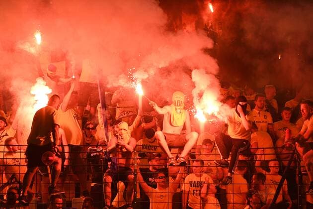 Die Broendby_Fans zünden Pyrotechnik Hertha BSC Berlin - Bröndby IF Europa League, Qualifikation, 3. Runde, Fußball, Fussball, soccer, Herren, Männer, Maenner, Deutschland, Germany, Ergebnis Berlin, 28.7.2016, Friedrich-Ludwig-Jahn-Stadion