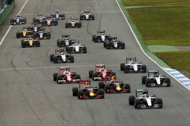 Motorsports: FIA Formula One World Championship WM Weltmeisterschaft 2016, Grand Prix of Germany, 44 Lewis Hamilton (GBR, Mercedes AMG Petronas Formula One Team), 3 Daniel Ricciardo (AUS, Red Bull Racing), 33 Max Verstappen (NLD, Red Bull Racing), 6 Nico Rosberg (GER, Mercedes AMG Petronas Formula One Team), 5 Sebastian Vettel (GER, Scuderia Ferrari), 7 Kimi Raikkonen (FIN, Scuderia Ferrari), 77 Valtteri Bottas (FIN, Williams Martini Racing), start, mass, Masse, Menge, viele, many xHOCHxZWEIx