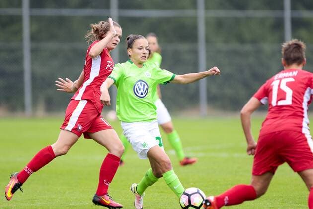 Fußball, Frauen, VfL Wolfsburg - FC Twente Enschede; vl Renate Jansen (Enschede, 11), Joelle Wedemeyer (Wolfsburg, 24) Zweikampf, Duell, duell, tackle, Tackling, Aktion, action. xtgx