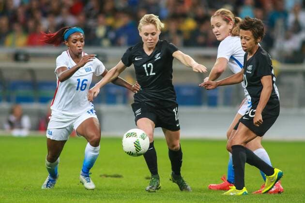 Rio 2016, Fußball, Damen, USA - Neuseeland Olympics 2016 Football BH BELO HORIZONTE, MG - 03.08.2016: OLYMPICS 2016 FOOTBALL BH - Dispute between Crystal Dunn, United States, and Betsy Hassett of New Zealand, during the match between United States (USA) x New Zealand (NZL), the Football Group G Olympic Women, the Rio Olympics 2016 held in Mineirao Stadium, the host city Belo Horizonte, MG. (Photo: Dudu Macedo Fotoarena) x1170067x DuduxMacedo