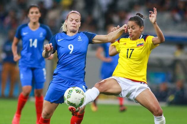 Rio 2016, Fußball, Damen, Frankreich - Kolumbien Olympics 2016 Football BH BELO HORIZONTE, MG - 03.08.2016: OLYMPICS 2016 FOOTBALL BH - Le Sommer, France, ball dispute with Carolina Arias, Colombia, during the match between France (FRA) x Colombia (COL), the Football Group G Olympic Women, the Olympics 2016 held in Mineirao Stadium in the host city Belo Horizonte, MG. (Photo: Dudu Macedo Fotoarena) x1170175x DuduxMacedo