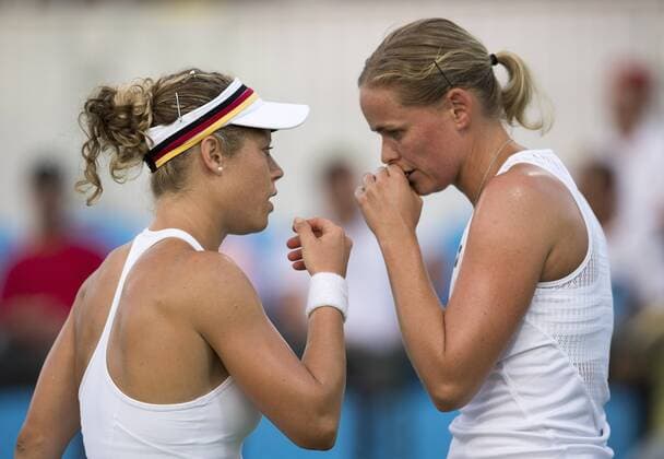 Laura SIEGEMUND, links, und Anna-Lena GROENEFELD, Grönefeld, GER, enttaeuscht, enttäuscht, Enttäuschung, Enttaeuschung Tennis Doppel der Frauen, Women s Doubles First Round KASATKINA Daria KUZNETSOVA Svetlana, RUS vs GROENEFELD Anna-Lena SIEGEMUND Laura, GER 2:0 am 06.08.2016 Olympische Sommerspiele 2016, vom 05.08. - 21.08.2016 in Rio de Janeiro Brasilien.