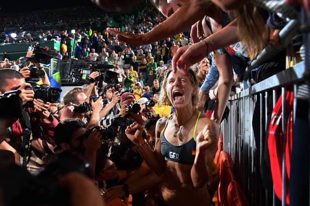 Rio 2016, Beachvolleyball, Damen, Ludwig und Walkenhorst sind Olympiasieger Laura LUDWIG (GER),Schlussjubel vor Tribuene mit Angehoerigen, Jubel,Freude,Begeisterung, winner,Sieger,olympic champion. Beachvolleyball Beach volleyball Beachvolleyball Finale der Frauen,women s final. Ludwig Walkenhorst (GER) vs Agatha Barbara (BRA) 2-0. Beach Volleyball Arena,am 17.08.2016. Olympische Sommerspiele 2016, vom 05.08. - 21.08.2016 in Rio de Janeiro Brasilien.