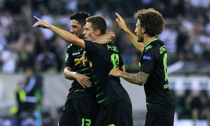 Fussball, Qualifikation zur UEFA Champions League, Herren, Saison 2016 2017, Rückspiel, Borussia Park Mönchengladbach, Bor. Mönchengladbach, BMG (schwarz) - Young Boy Bern (weiss); Jubel Thorgan Hazard (Gladbach) nach seinem Tor zum 1:0, zusammen mit Lars Stindl (Gladbach) und Fabian Johnson (Gladbach). Jubel, Freude, Aktion.