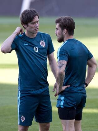 Fußball, Nationalteam Tschechien Training Tomas Rosicky, left, and Lukas Vacha attend a training session in Prague, Czech Republic, August 30, 2016. The captain of the Czech national football team, Tomas Rosicky, 35, who ended with Arsenal after ten years after last season, is returning to Sparta Praha, which will present him as its new reinforcement. (CTKxPhoto MichalxKamaryt) CTKPhotoP201608300797701 kmt 7