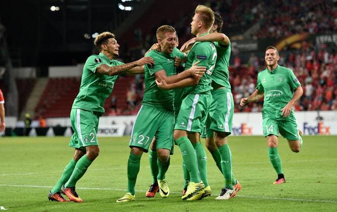 15.09.2016, xfux, Fussball Europa League, FSV Mainz 05 - AS St.Etienne, emspor, v.l. Kevon Malcuit (AS Saint-Etienne), Robert Beric (AS Saint-Etienne),Ole Selnaes (AS Saint-Etienne), Alexander Soederlund (AS Saint-Etienne) Torjubel, Goal celebration, celebrate the goal zum 1:1 Mainz