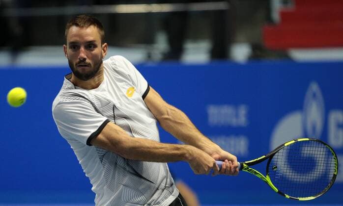 Tennis, ATP Turnier in Sankt Petersburg September 23, 2016 - Saint Petersburg, ATP Tennis Herren World Tour, Ball, Canada, Ho, Russia - Viktor Troicki of Serbia returns the ball to Stan Wawrinka of Switzerland during the St. Petersburg Open ATP tennis tournament match in St. Petersburg, Russia, September 23, 2016. Stan Wawrinka v Viktor Troicki - St. Petersburg Tennis Open 2016 - ZUMAn230