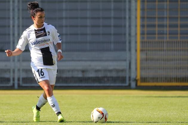 Lina Maria Magull (Freiburg, 16) am Ball, Freisteller, Ganzkörper, Einzelbild, Aktion, Action, Fussball, Allianz Frauen-Bundesliga, TSG 1899 Hoffenheim - SC Freiburg, xozx