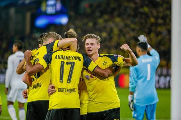 GER, Champions League, Borussia Dortmund vs Real Madrid 27.09.2016, Signal Iduna Park, Dortmund, GER, Champions League, Borussia Dortmund vs Real Madrid, im Bild picture shows Matthias Ginter (BVB Dortmund 28) bejubelt das Tor zum 1:1 Ausgleich mit Torschütze Pierre-Emerick Aubameyang (BVB Dortmund 17), Lukasz Piszczek (BVB Dortmund 26), Ousmane DembŽlŽ Dembele (BVB Dortmund 7) und Teamkollegen, KEYLOR NAVAS (Real Madrid 1), Foto@ nordphoto Rauch nordphotox xrauch