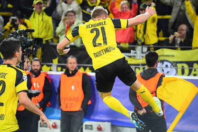 Fussball, UEFA Champions League, Saison 2016 2017, Spieltag 2, Borussia Dortmund vs Real Madrid CF , 27.09.2016, BVB Stadion Dortmund, Andre Schürrle BVB, Tor jubel, Freude, Eckfahne treten,