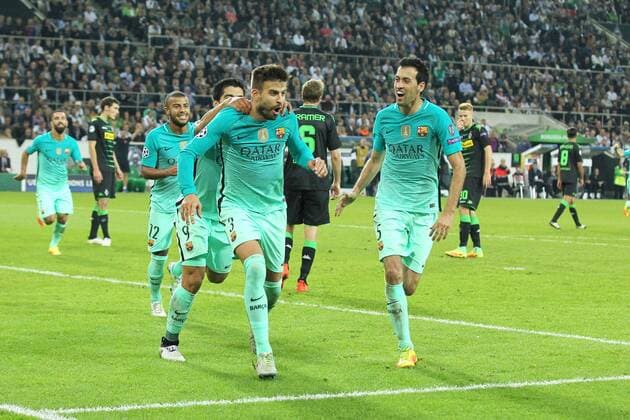 Torjubel ueber das Tor zum 1:2 durch Gerald Pique ( 3, FC Barcelona Barca mit Luis Suarez ( 9, FC Barcelona), Sergi Roberto ( 20, FC Barcelona) und Sergio Busquets ( 5, FC Barcelona), Borussia Moenchengladbach vs FC Barcelona, UEFA Champions League, Qualifikation, 28.09.2016, Moenchengladbach Copyright: xDeutzmann xEibner-Pressefotox EP_CDN
