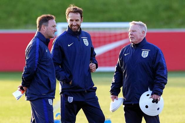 Fußball, Training Nationalteam England England coaches Steve Holland, Gareth Southgate and Sammy Lee during the training session at St George s Park, Burton. Picture date: October 4th, 2016. Pic Matt McNulty Sportimage EDITORIAL USE ONLY. No use with unauthorised audio, video, data, fixture lists, club league logos or live services. Online in-match use limited to 120 images, no video emulation. No use in betting, games or single club league player publications.
