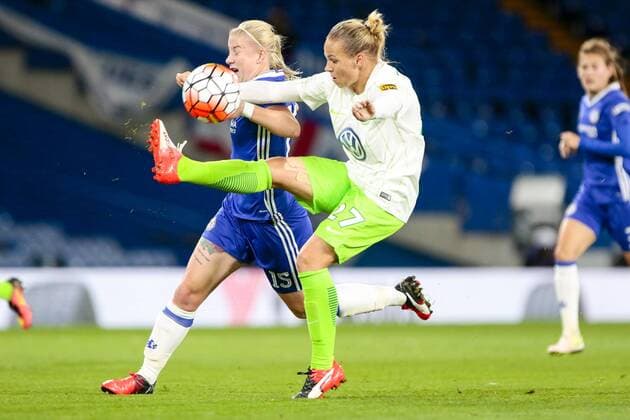 vl Bethany England (Chelsea, 15), Isabel Kerschowski (Wolfsburg, 27) Zweikampf, Duell, duel, tackle, Dynamik, Action, Aktion, Fussball, UEFA Women s Champions League, Chelsea Ladies FC - VfL Wolfsburg, xtgx