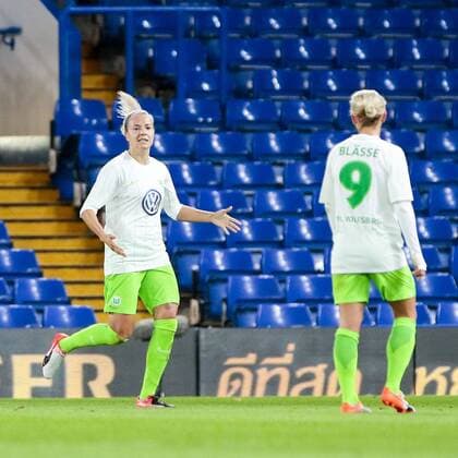 Zsanett Jakabfi (Wolfsburg, 3) und Anna Blässe (Wolfsburg, 9) Jubel, Torjubel, Torerfolg, celebrate the goal, goal, celebration, Jubel ueber das Tor, optimistisch, Action, Aktion, Fussball, UEFA Women s Champions League, Chelsea Ladies FC - VfL Wolfsburg, xtgx