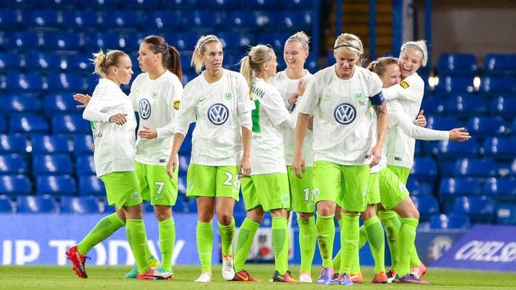 Jubel, Torjubel, Torerfolg, celebrate the goal, goal, celebration, Jubel ueber das Tor, optimistisch, Action, Aktion Wolfsburg über das Tor von Zsanett Jakabfi (Wolfsburg, 3) (rechts mit Caroline Graham Hansen (Wolfsburg, 26) ), Fussball, UEFA Women s Champions League, Chelsea Ladies FC - VfL Wolfsburg, xtgx