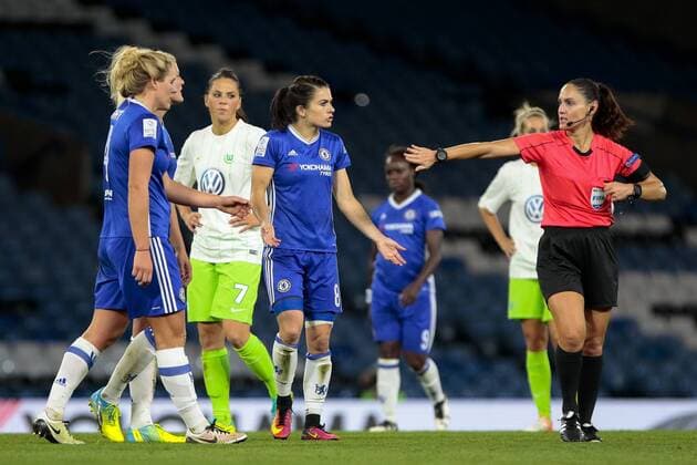 Karen Carney (Chelsea, 8) reklamiert, beschwert sich, beschweren, meckern, pessimistisch, Action, Aktion, Fussball, UEFA Women s Champions League, Chelsea Ladies FC - VfL Wolfsburg, xtgx