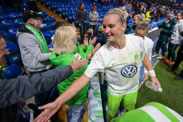Alexandra Popp (Alex Popp, Wolfsburg, 11) bedankt sich bei den Fans, bedanken, Dank, Feiern, optimistisch, Fussball, UEFA Women s Champions League, Chelsea Ladies FC - VfL Wolfsburg, xtgx
