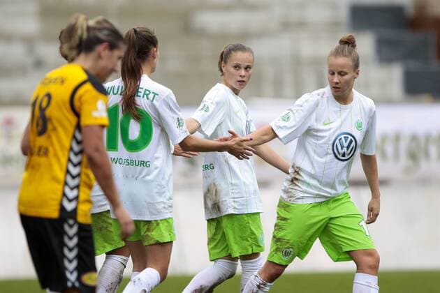 Ewa Pajor und Agata Tarczynska Jubel, Torjubel, Torerfolg, celebrate the goal, goal, celebration, Jubel ueber das Tor, optimistisch, Action, Aktion, Fussball, DFB Pokal Frauen, 1. FFC Fortuna Dresden - VfL Wolfsburg, xtgx