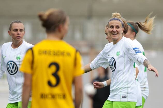 Anja Mittag (Wolfsburg, 41) Jubel, Torjubel, Torerfolg, celebrate the goal, goal, celebration, Jubel ueber das Tor, optimistisch, Action, Aktion, Fussball, DFB Pokal Frauen, 1. FFC Fortuna Dresden - VfL Wolfsburg, xtgx