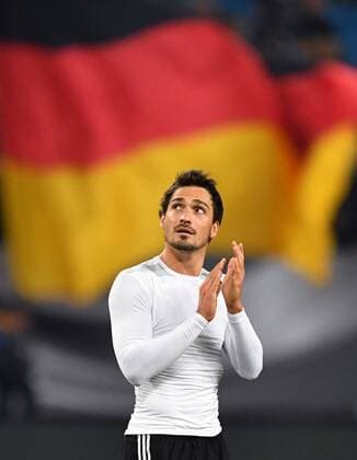 Mats Hummels (Deutschland), klatscht nach dem Spiel den Fans zu Deutschland - Tschechien Germany - Czech Republic Fussball, Nationalmannschaft, DFB, Qualifikation WM 2018, WM-Quali, Deutscher Fussball Bund, 2016, Fußball, Fussball, soccer, Herren, Deutschland, Germany. Hamburg, 8.10.2016