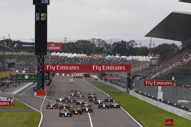 Motorsports: FIA Formula One World Championship WM Weltmeisterschaft 2016, Grand Prix of Japan, 6 Nico Rosberg (GER, Mercedes AMG Petronas Formula One Team), 33 Max Verstappen (NLD, Red Bull Racing), 11 Sergio Perez (MEX, Sahara Force India F1 Team), start, mass, Masse, Menge, viele, many xHOCHxZWEIx