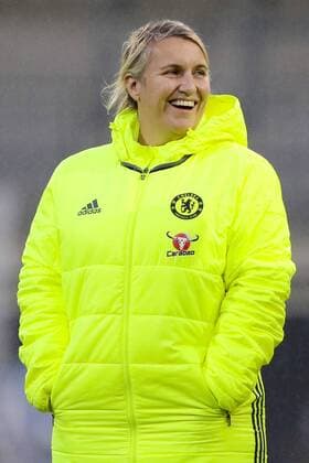 Emma Hayes (Chelsea, Trainerin, coach) Porträt, Portrait lacht, lachen, laughs, zufrieden, happy, Fussball, UEFA Women s Champions League, Abschlusstraining Chelsea FC, xtgx