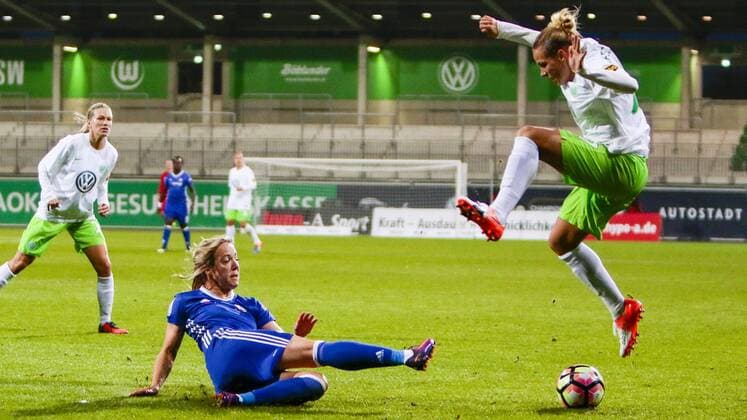 vl Gemma Davison (Chelsea, 7), Isabel Kerschowski (Wolfsburg, 27) Zweikampf, Duell, duel, tackle, Dynamik, Action, Aktion, Fussball, UEFA Women s Champions League, VfL Wolfsburg - Chelsea Ladies FC, xtgx