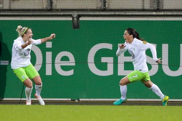 Zsanett Jakabfi (Wolfsburg, 3) und Sara Björk Gunnarsdottir (Wolfsburg, 7) Jubel, Torjubel, Torerfolg, celebrate the goal, goal, celebration, Jubel ueber das Tor, optimistisch, Action, Aktion, Fussball, UEFA Women s Champions League, VfL Wolfsburg - Chelsea Ladies FC, xtgx