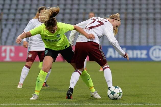 v.li.: Claire WILLIAMSON (Hibernian Ladies FC, 2) Anna Gerhardt (FC Bayern München, FCB, 27) im Zweikampf, Duell, duel, tackle, Dynamik, Action, Aktion , Fussball, UEFA Women s Champions League, FC Bayern München - Hibernian Ladies FC Edinburgh, xslx
