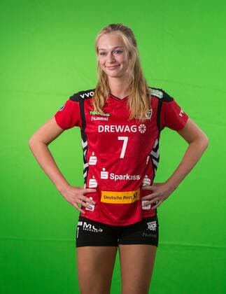 Dominika Strumilo, Mannschaftsfoto, Teamfoto, Shooting in der Gläsernen Manufaktur von Volkswagen in Dresden, 12.10.2016, Dresdner SC, Volleyball, 1. Bundesliga Frauen, 1. Liga, DSC, Saison 2016 2017,