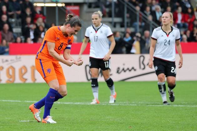 Sherida Spitse (Niederlande) jubelt über ihr Elfmetertor, jubet über das Tor zum 2:1, Jubel, Torjubel, Torerfolg, celebrate the goal, goal, celebration, Jubel ueber das Tor, optimistisch, Action, Aktion, Fussball, Frauen, Länderspiel, Deutschland - Niederlande, xozx