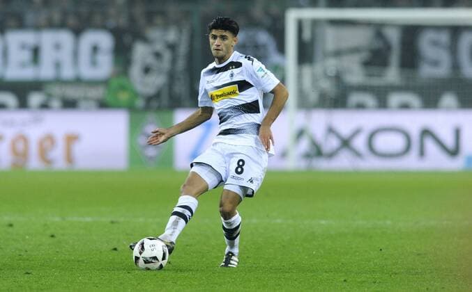 Fussball, Bundesliga, Deutschland, Herren, Saison 2016 2017, 9. Spieltag, Borussia Park Mönchengladbach, Bor. Mönchengladbach, BMG (weiss) - Eintracht Frankfurt (rot) 0:0; Mahmoud Dahoud (Gladbach). Aktion, Einzelbild, Freisteller.
