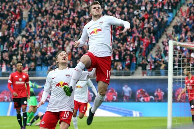Bilder des Tages - SPORT RB Leipzig - Mainz Fu§ball Bundesliga Leipzig, 06.11.2016, Red Bull Arena, Fu§ball, GER, 1.BL, 10. Spieltag , RB Leipzig vs. 1.FSV Mainz 05 , Im Bild, v.l.: Emil Forsberg (l.) und Torschütze Timo Werner (beide RB Leipzig), Torjubel nach dem Treffer zum 1:0. ,