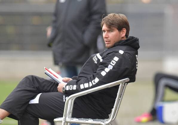 05.11.2016, Fussball, Regionalliga West, Saison 2016 2017, 16. Spieltag, Franz-Kremer-Stadion, RheinEnergieSportpark, Köln 1.FC Köln U21 U 21 - SC Verl 2 : 0 Patrick Helmes (Co Trainer 1. FC Köln U21), Aktion, Einzelbild, Quer, Mimik, Gestik, Co Trainer, Assistenztrainer