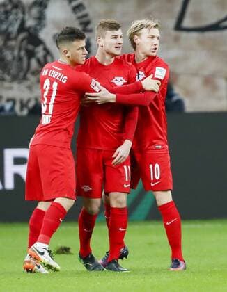 Timo WERNER, RB Leipzig 11 Torjubel, Jubel nach dem Tor zum 1-1 Jubel, Freude, Emotionen, Feiern, Lachen, jubelt, freuen, reisst die Arme hoch, ballt die Faust BAYER 04 LEVERKUSEN - RB LEIPZIG Fussball 1. Bundesliga , Leverkusen, am 18.11.2016, 11.Spieltag, Saison 2016 2017, 1.Liga, 1.Bundesliga,