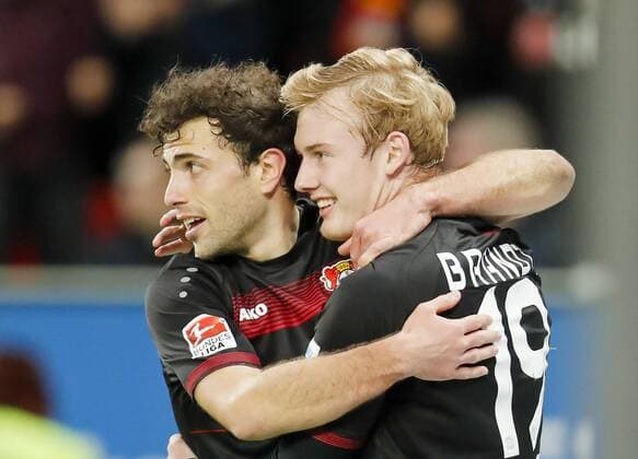 Julian BRANDT, Lev 19 Torschuss, schiesst das Tor zum 2-1 Jubel, Freude, Emotionen, Feiern, Lachen, jubelt, freuen, reisst die Arme hoch, ballt die Faust BAYER 04 LEVERKUSEN - RB LEIPZIG Fussball 1. Bundesliga , Leverkusen, am 18.11.2016, 11.Spieltag, Saison 2016 2017, 1.Liga, 1.Bundesliga,
