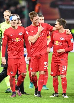 Fussball, 1.BL Saison 2016 2017, Spieltag 11, Bayer 04 Leverkusen-RB Leipzig , 18.11.2016, BayArena, Leverkusen,Marcel Sabitzer, Marcel Halstenberg, Dominik Kaiser RB Leipzig, Aktion, Einzelbild