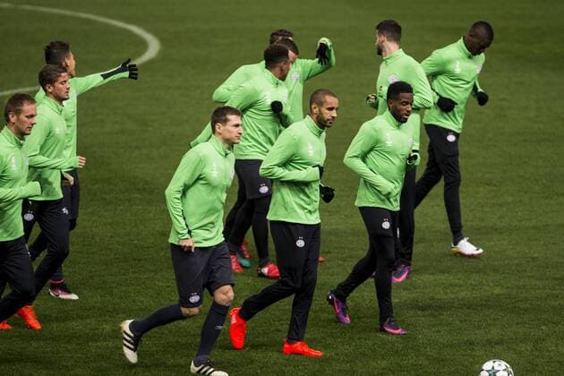 Fußball, CL, PSV Eindhoven Training PSV Eindhoven s Davy Propper, Daniel Schwaab, Bart Ramselaar, Florian Jozefzoon, Simon Poulsen, Florian Jozefzoon, Nicolas Isimat-Mirin during the official training of PSV Eindhoven before the Champions League match between Atletico de Madrid and PSV Eindhoven at Vicente Calderon Stadium in Madrid , Spain. November 22, 2016. (20161122017)