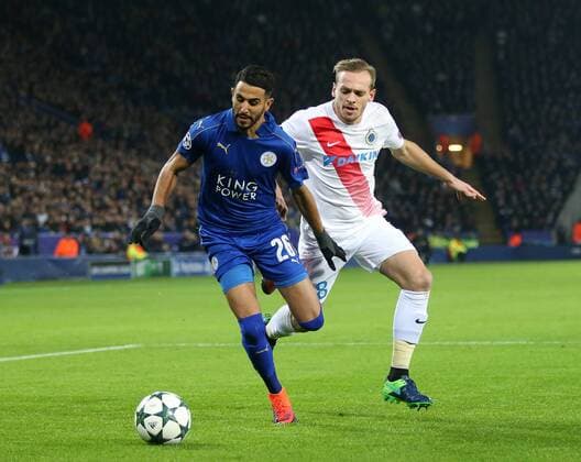 Fußball, CL, Leicester City - FC Brügge Leicester s Riyad Mahrez tussles with Brugge s Laurens De Bock during the Champions League group B match at the King Power Stadium, Leicester. Picture date November 22nd, 2016 Pic David Klein Sportimage EDITORIAL USE ONLY. No use with unauthorised audio, video, data, fixture lists, club league logos or live services. Online in-match use limited to 120 images, no video emulation. No use in betting, games or single club league player publications.