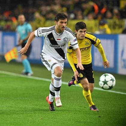 Fussball, UEFA Champions League, Saison 2016 2017, Spieltag 5, Borussia Dortmund-Legia Warschau , 22.11.2016, Signal Iduna Park , Dortmund, Bartosz Bereszynski Legia Warschau, Christian Pulisic, BVB