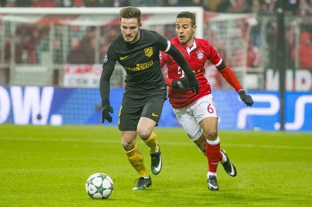 Fußball, CL, Bayern München - Atletico Madrid GER, UEFA CL, FC Bayern Muenchen (GER) vs Atletico Madrid (ESP) 06.12.2016, Allianz Arena, Muenchen, GER, UEFA CL, FC Bayern Muenchen (GER) vs Atletico Madrid (ESP) , Gruppe D, im Bild Matias Kranevitter (Atletico 8) im kampf mit Thiago (FCB 6) Foto © nordphoto Straubmeier nordphotox xStraubmeier