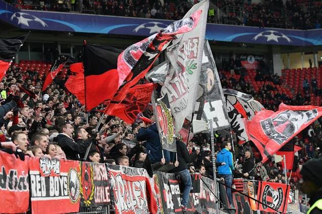 GER, Bayer 04 Leverkusen (GER) vs. AS Monaco (FRA) 07.12.2016, BayArena, Leverkusen, Gruppe E, GER, Bayer 04 Leverkusen (GER) vs. AS Monaco (FRA) im Bild: Fans, freundlich, Stimmung, farbenfroh, Nationalfarbe, geschminkt, Emotionen, nordphotox xMeuter