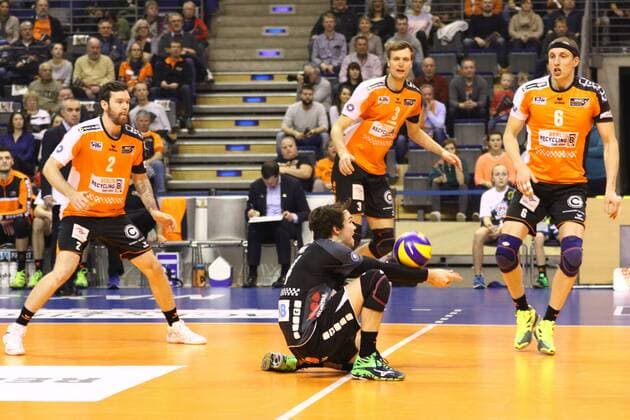Volleyball, Herren, Saison 2016 17, 1. Bundesliga, BR Volleys - Netzhoppers Bestensee, Steven Marshall (Nr. 2, Berlin Recycling Volleys), Luke Perry (Nr. 4, Berlin Recycling Volleys), Robert Kromm (Nr. 3, Berlin Recycling Volleys), Felix Fischer (Nr. 6, Berlin Recycling Volleys), 22.01.17,