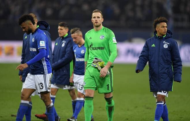 27.01.2017, Fussball GER, 1. Bundesliga Saison 2016 2017, 18. Spieltag, FC Schalke 04 - Eintracht Frankfurt, v.li., Eric Maxim Choupo Moting, Eric Maxim Choupo-Moting (FC Schalke 04), Alessandro Schoepf, Alessandro Schöpf (Schalke 04), Donis Avdijaj (Schalke 04), Torwart Ralf Faehrmann, Ralf Fährmann (Schalke 04), Thilo Kehrer (Schalke 04)