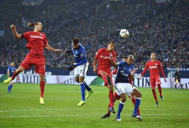 27.01.2017, Fussball GER, 1. Bundesliga Saison 2016 2017, 18. Spieltag, FC Schalke 04 - Eintracht Frankfurt 0:1, v.li., Alexander Meier (Eintracht Frankfurt), Eric Maxim Choupo Moting, Eric Maxim Choupo-Moting (FC Schalke 04), Timothy Chandler (Eintracht Frankfurt), Naldo (FC Schalke 04)