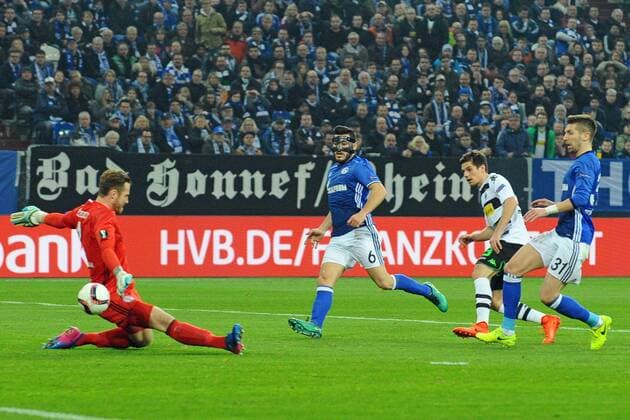 GER, UEFA EL, FC Schalke 04 (GER) vs Bor. Moenchengladbach (GER) 09.03.2017, Veltins-Arena, Gelsenkirchen, GER, UEFA EL, FC Schalke 04 (GER) vs Bor. Moenchengladbach (GER), im Bild Tor zum 0:1 durch Jonas Hofmann ( Moenchengladbach 23 ), zweiter von rechts. Weiter von links: Torhüter Ralf Fährmann Faehrmann ( Schalke 1 ), Sead Kolasinac ( Schalke 6 ), Matija Nastasic ( Schalke 31 ) Foto © nordphoto Treese nordphotoxTreese